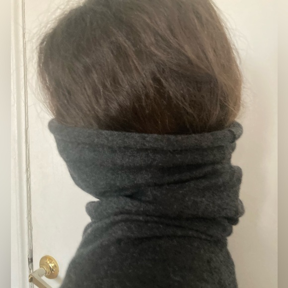 Cashmere long turtleneck sweater-dress. - Picture 5 of 8